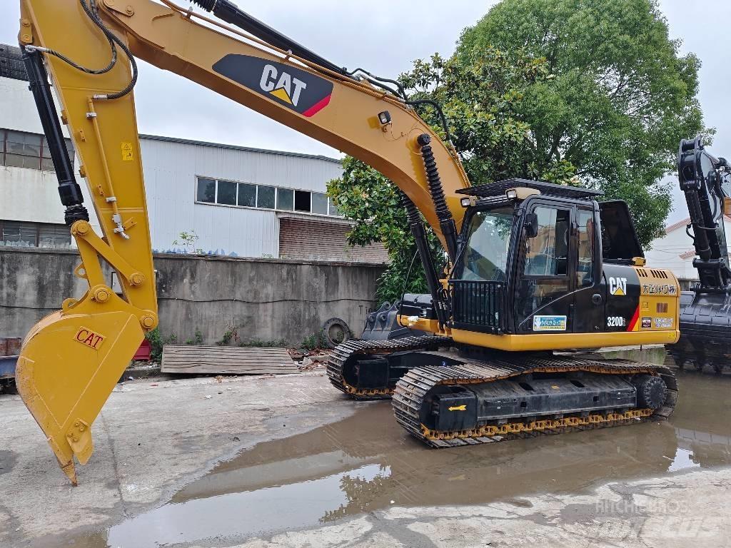 CAT 320 D2 حفارات زحافة