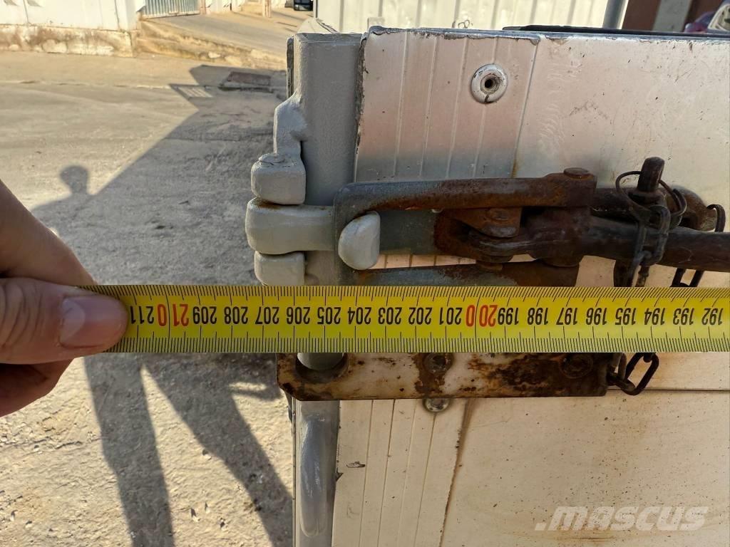 Iveco 35C 12 شاحنات خفيفة/مفصلية الجوانب