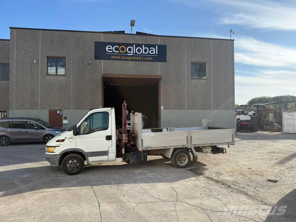 Iveco 35C 12 شاحنات خفيفة/مفصلية الجوانب