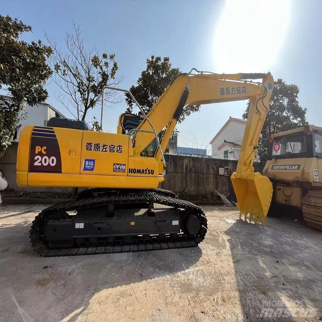 Komatsu PC 200-8 حفارات زحافة