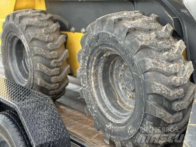 New Holland L 228 لوادر انزلاقية التوجيه