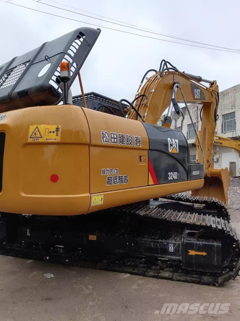 CAT 324 D حفارات زحافة