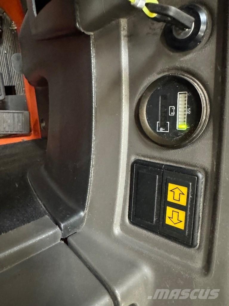 Toyota SRE135L شاحنات مناولة ذاتية الدفع