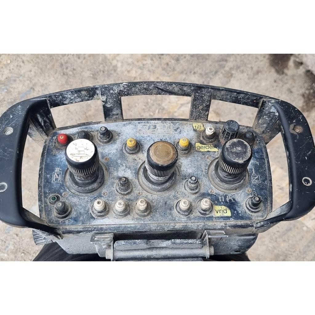 Volvo EC300 DT145 منصات دق خوازيق