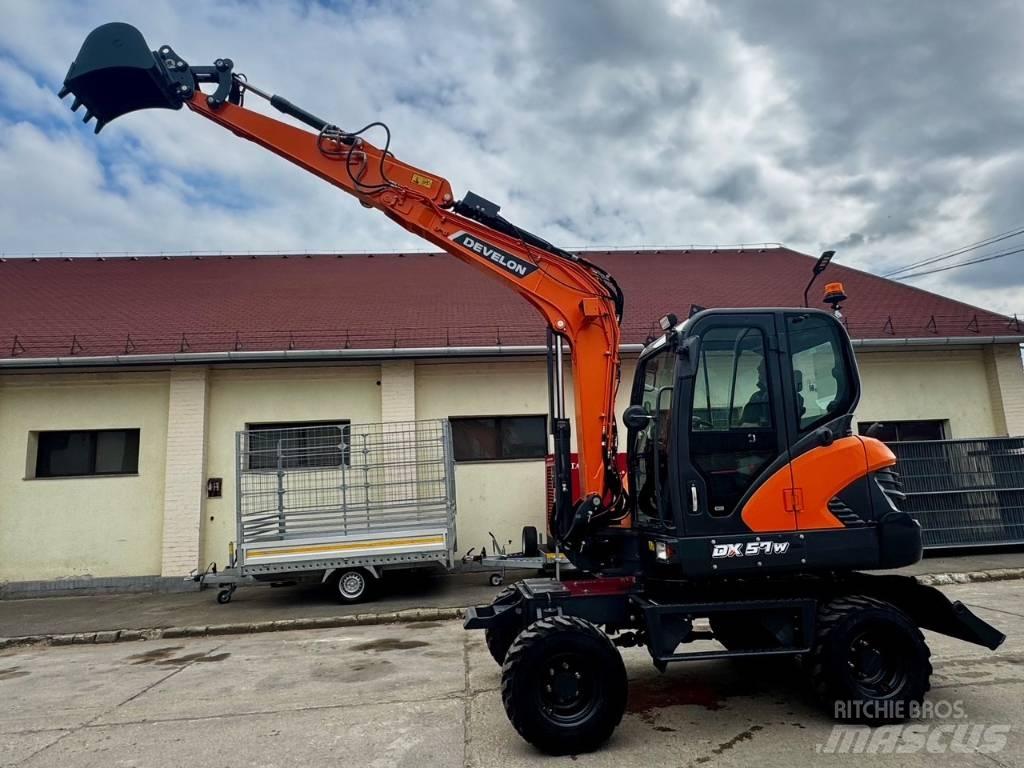 Develon DX 57 W-7 حفارات بعجل