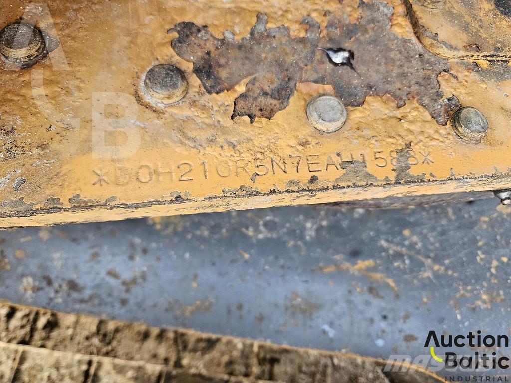 CASE CX 210 B حفارات زحافة