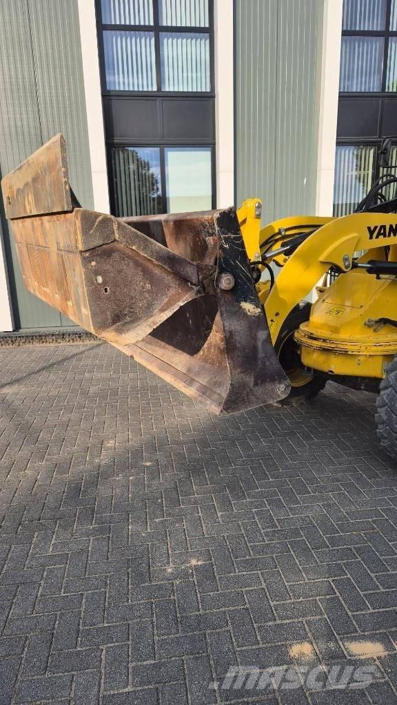 Yanmar V70s لوادر بعجل