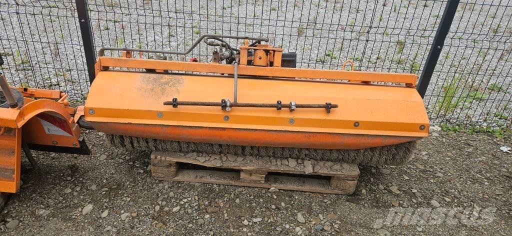 Multicar M 26 4X4 شاحنات قلابة