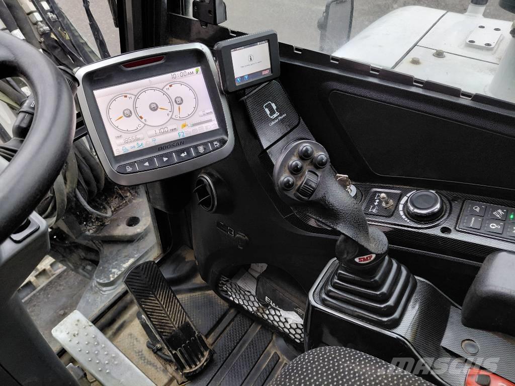 Bobcat E 57 W حفارات بعجل