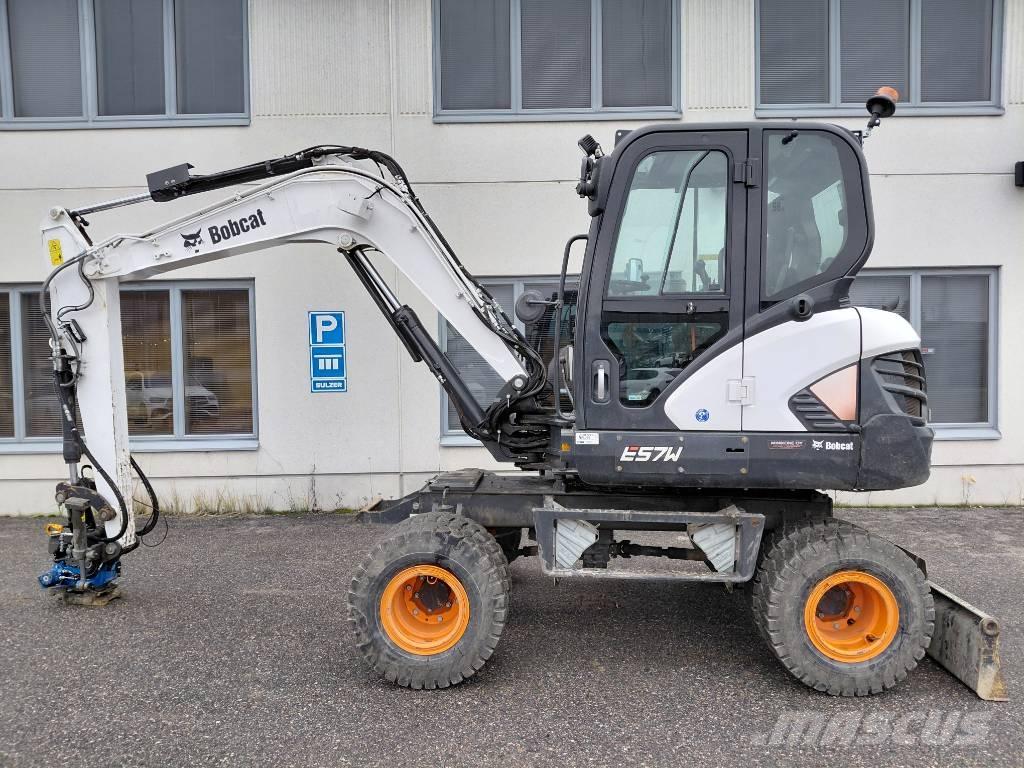 Bobcat E 57 W حفارات بعجل
