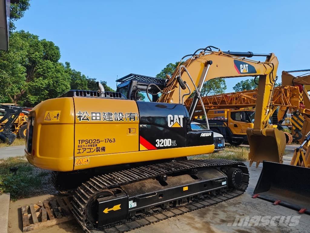 CAT 320 D2 L حفارات زحافة