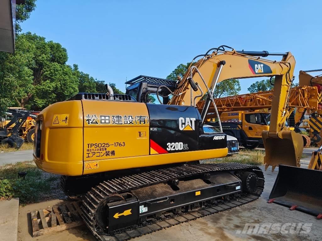 CAT 320 D2 L حفارات زحافة