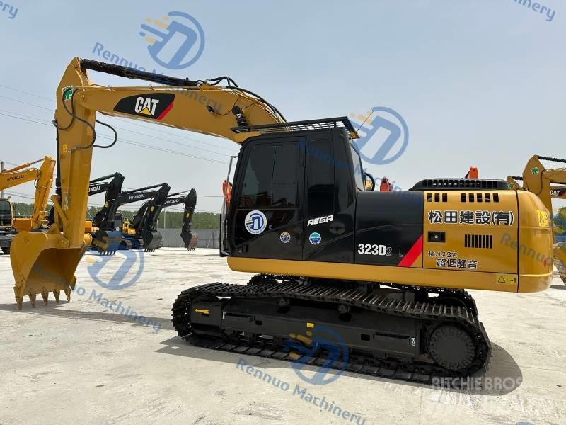 CAT CAT323D2L حفارات زحافة