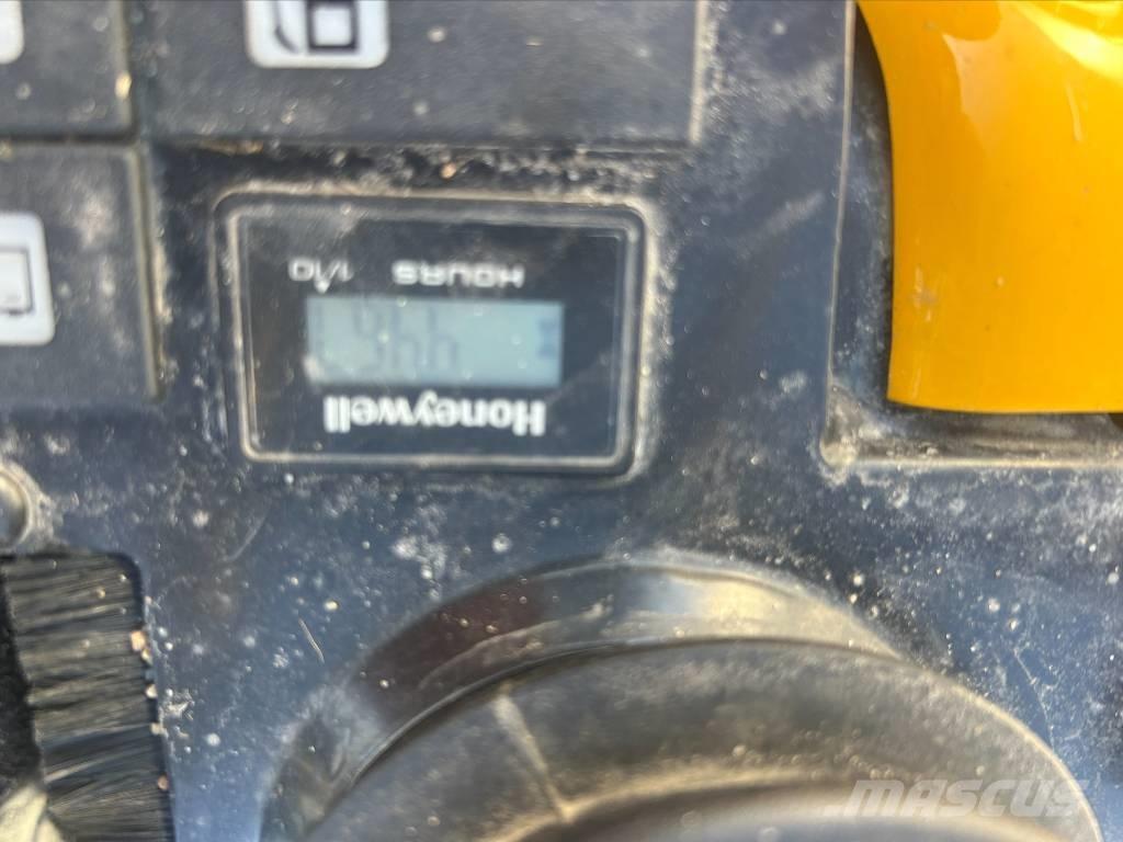 JCB 8010 CTS حفارات صغيرة أقل من 7 طن (حفارات صغيرة)