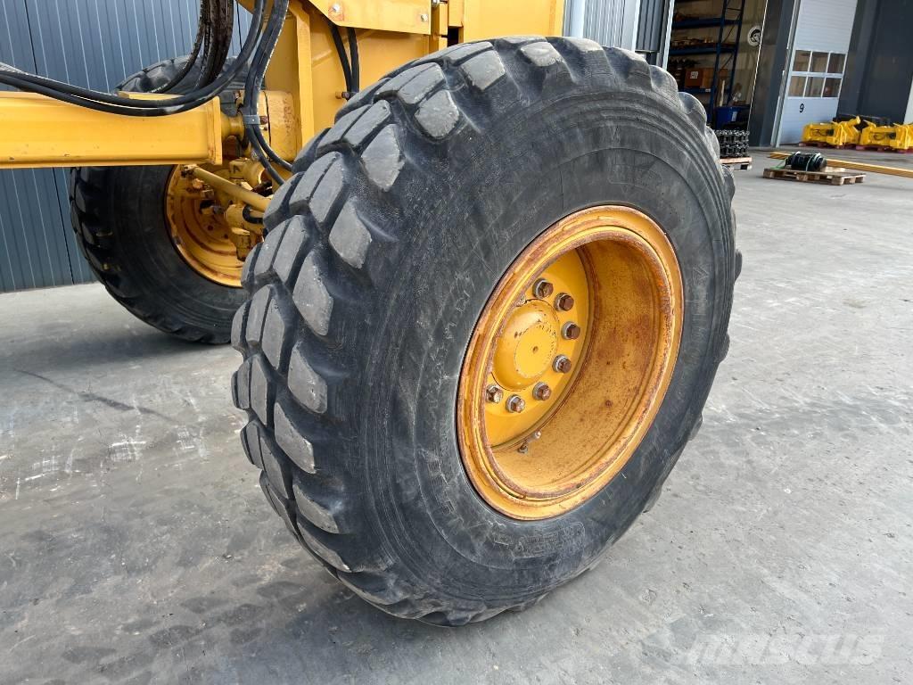 CAT 140K معدات تمهيد الطرق