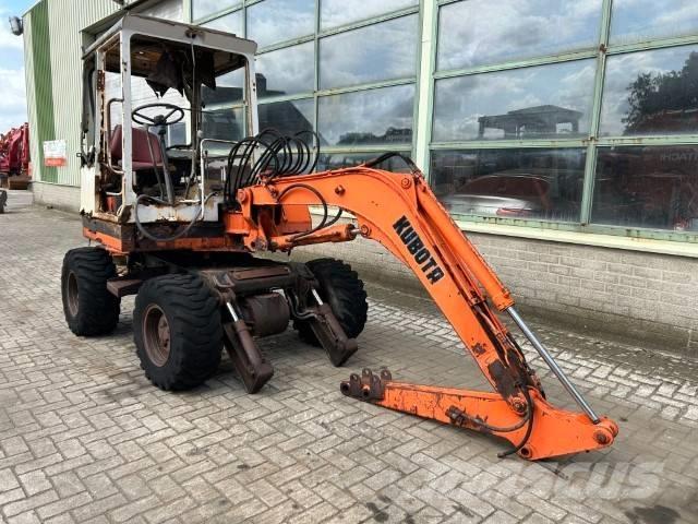 Kubota KH 16- W حفارات بعجل