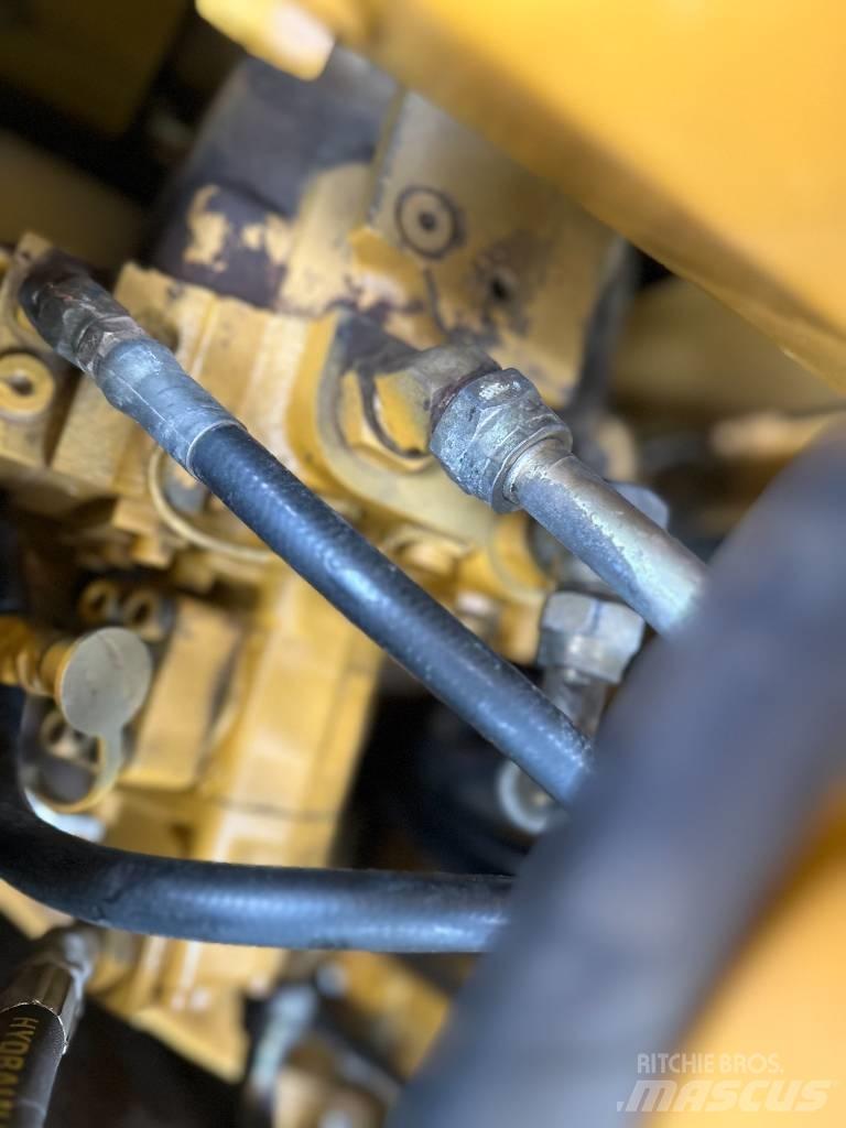 CAT 308C حفارات زحافة