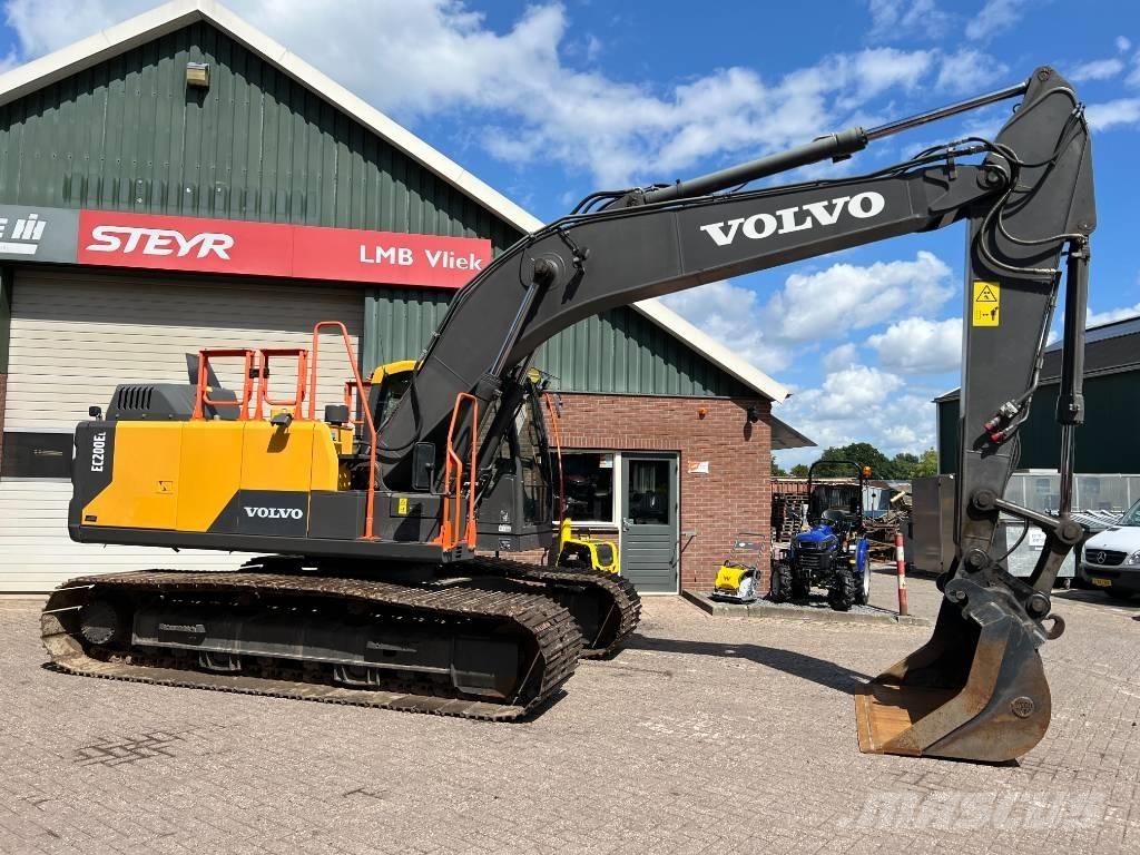 Volvo EC 200 E حفارات زحافة