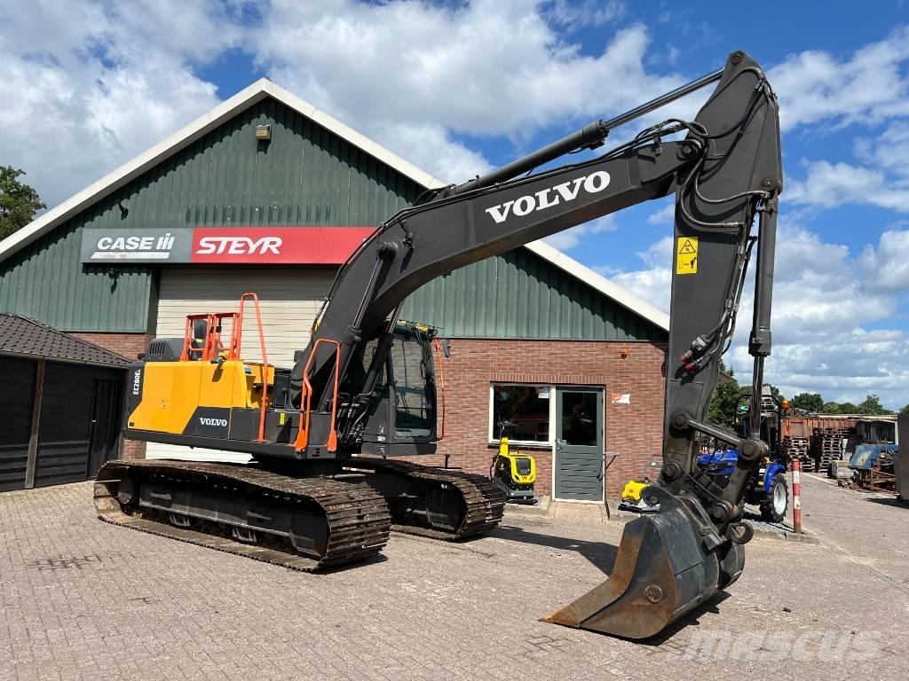 Volvo EC 200 E حفارات زحافة