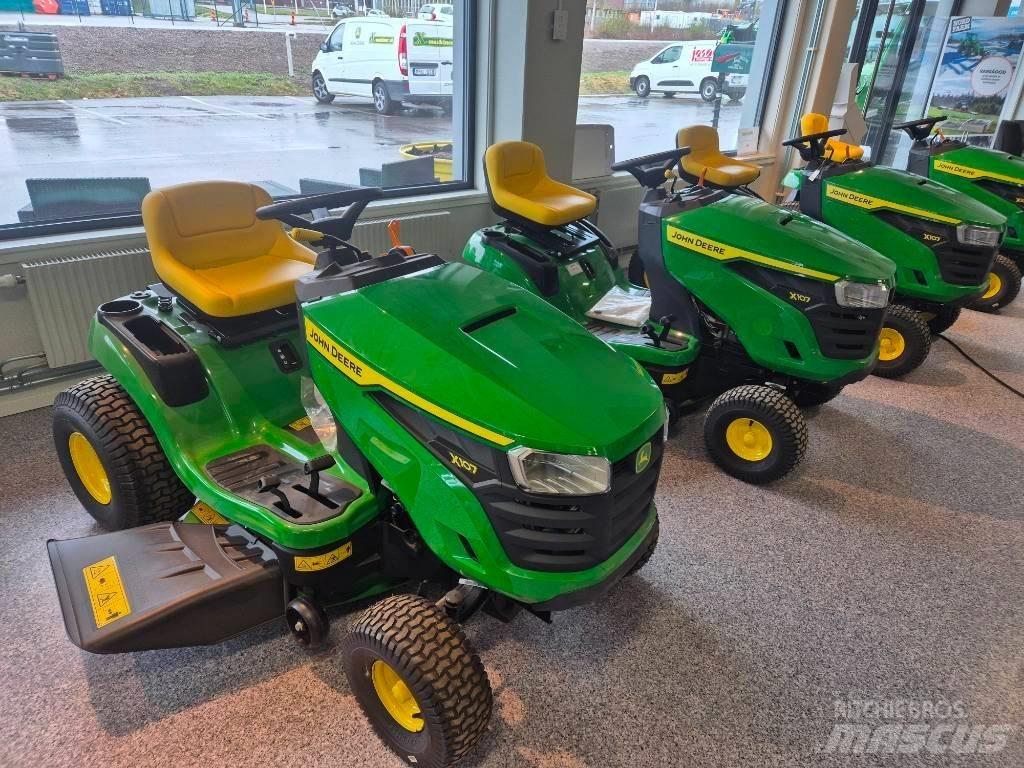 John Deere X 107 ركوب الحشائش