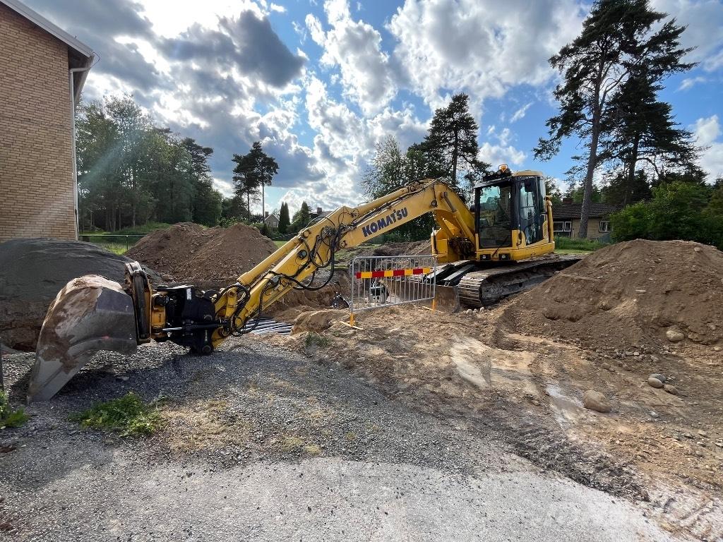Komatsu PC138US-11 حفارات زحافة