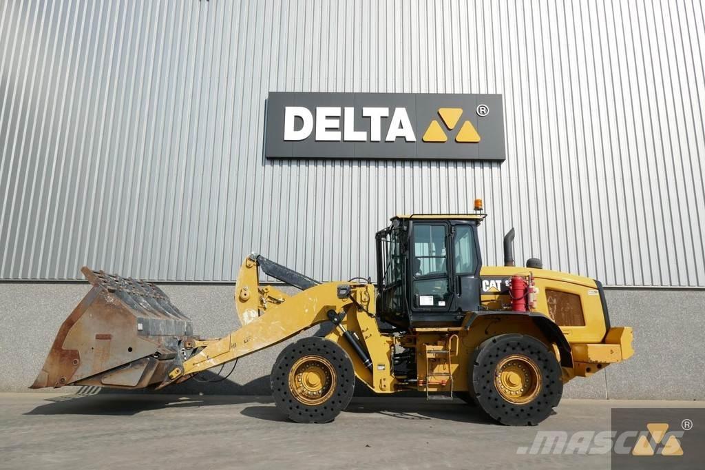 CAT 938M لوادر بعجل