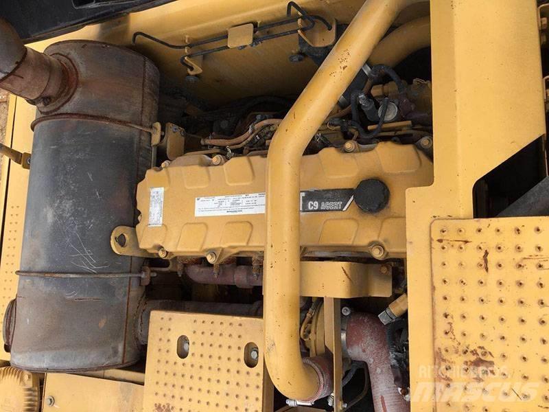 CAT 340 D L حفارات زحافة