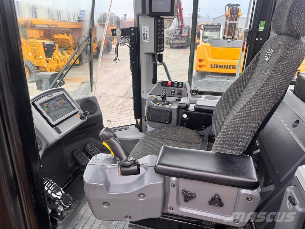 CAT 950M NVT لوادر بعجل