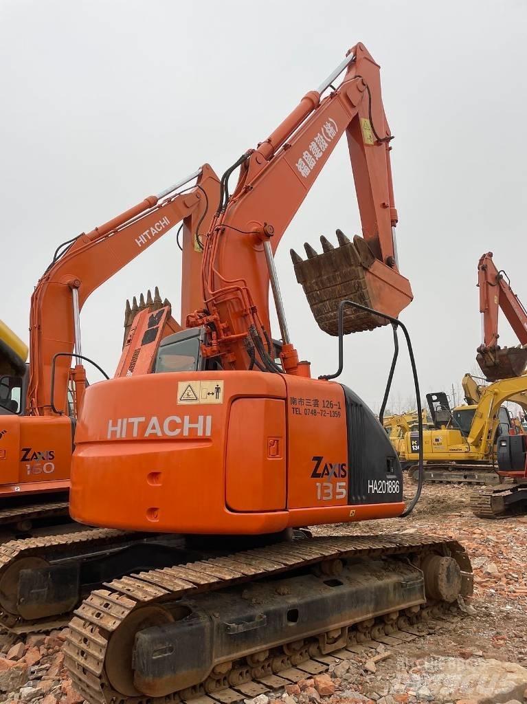 Hitachi ZX 135US حفارات وسط 7 طن - 12 طن