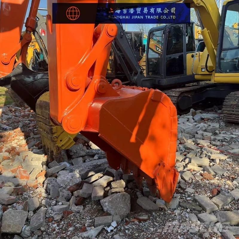 Hitachi ZX 135 حفارات زحافة