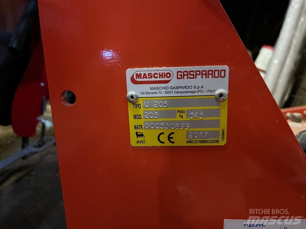 Maschio U 205 الكاسحات وقلابات التربة ذات المحركات