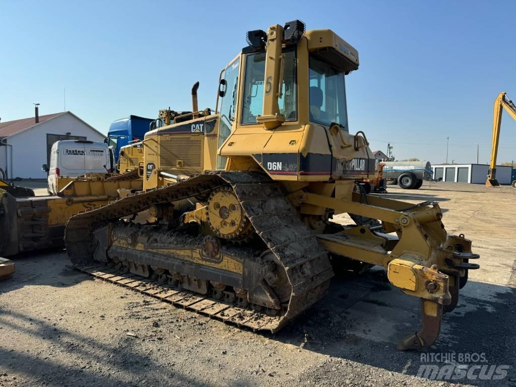CAT D 6 N LGP بلدوزرات مجنزرة