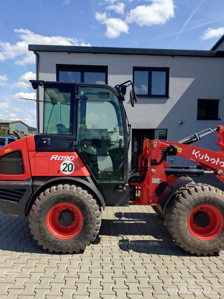 Kubota R 090 لوادر بعجل