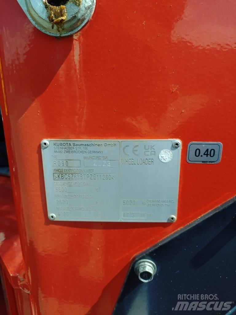 Kubota R 090 لوادر بعجل