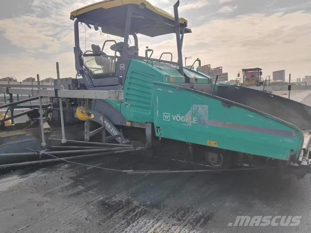 Vögele 2100 معدات السفلتة