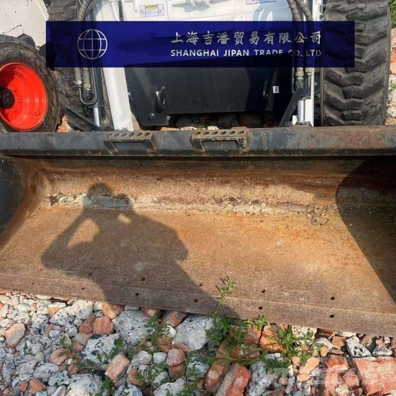 Bobcat S 590 لوادر انزلاقية التوجيه