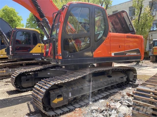 Doosan DX 225 LC حفارات زحافة