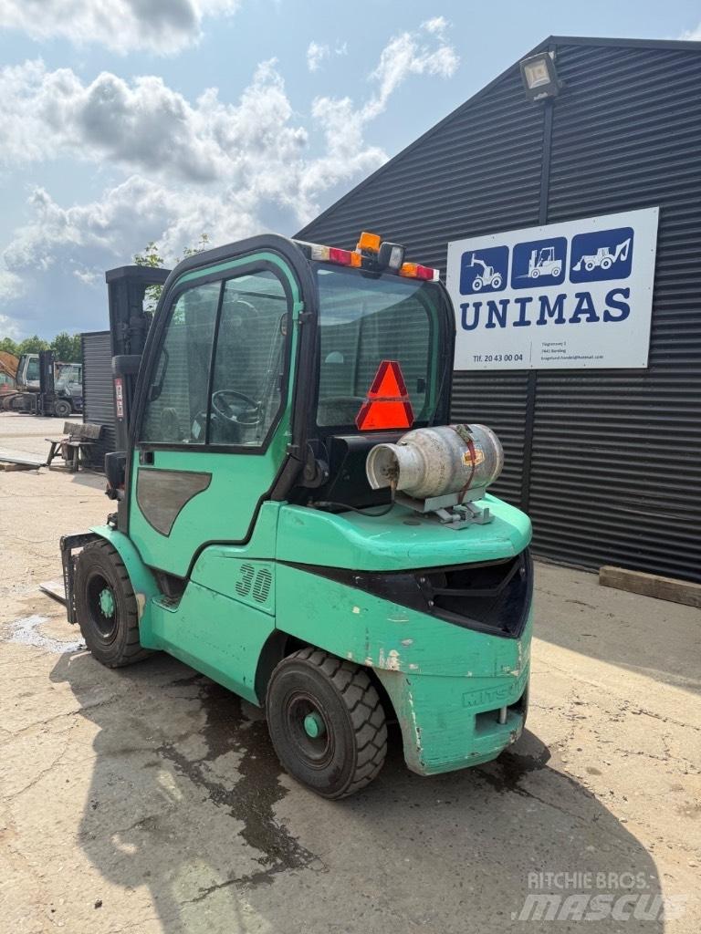 Mitsubishi FG 30 شاحنات LPG