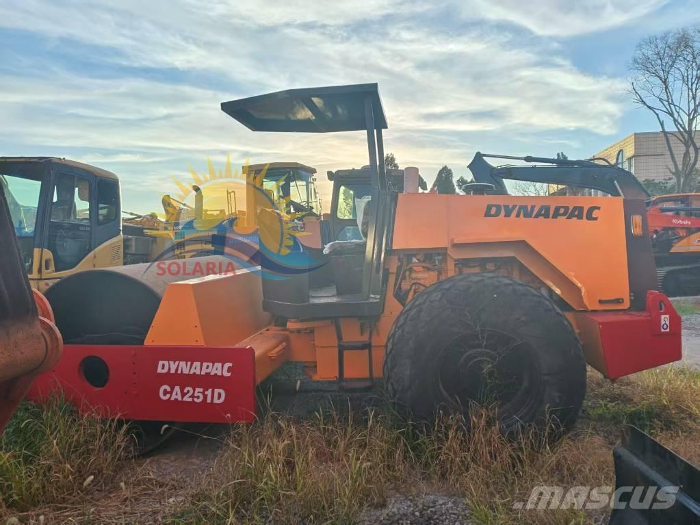 Dynapac CA 251 D مداحل أحادية الأسطوانة