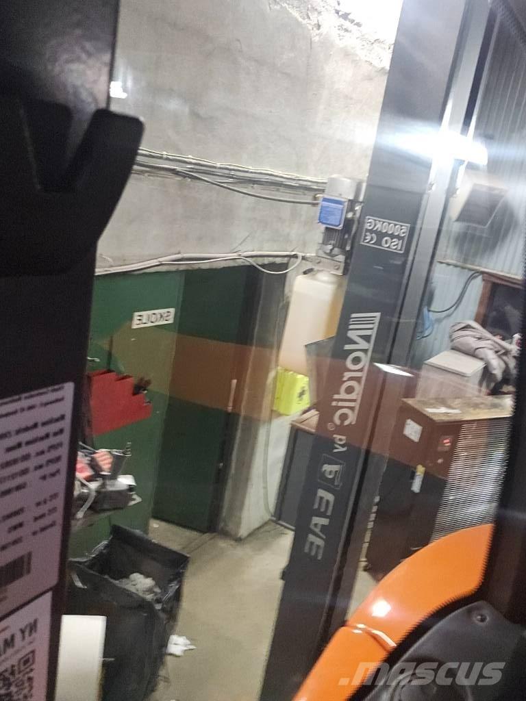Hitachi ZX 95 W-7 حفارات بعجل