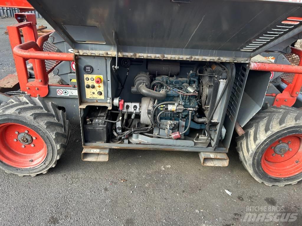 SkyJack SJ 6832 RT رافعات مقصية الشكل