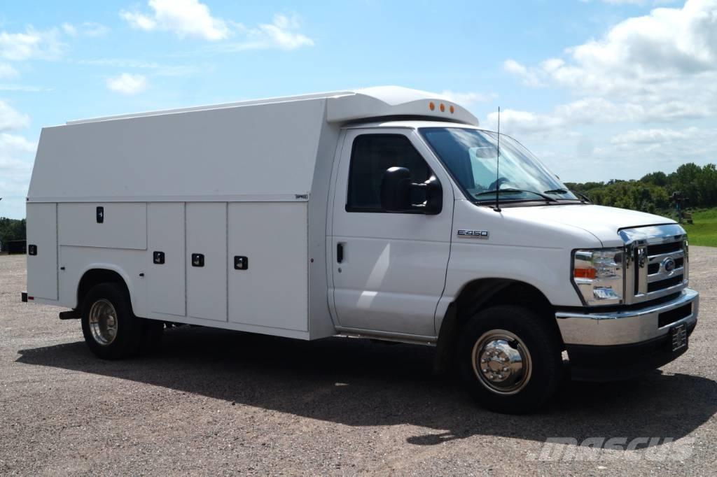 Ford E 450 شاحنات خفيفة/مفصلية الجوانب