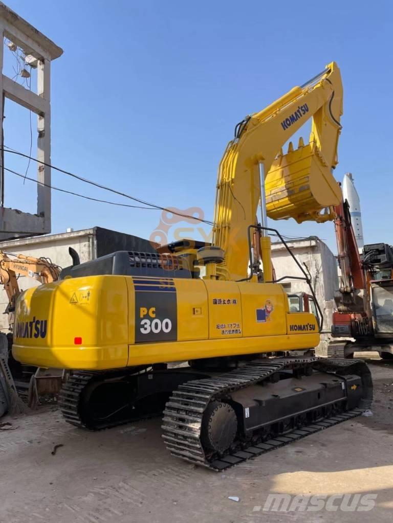 Komatsu PC 300 حفارات زحافة