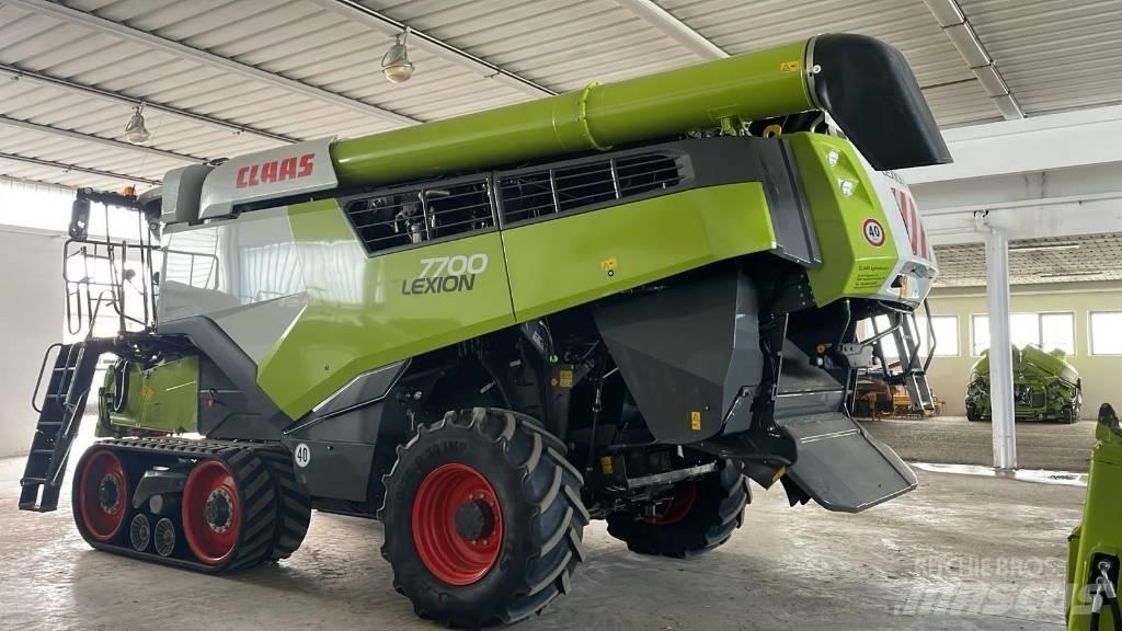 CLAAS LEXION 7700 TT حصادات