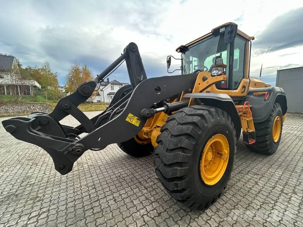 Volvo L110H لوادر بعجل
