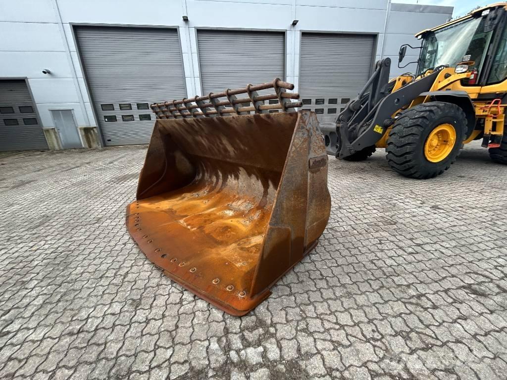Volvo L110H لوادر بعجل