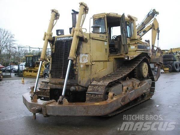 CAT D8N بلدوزرات مجنزرة