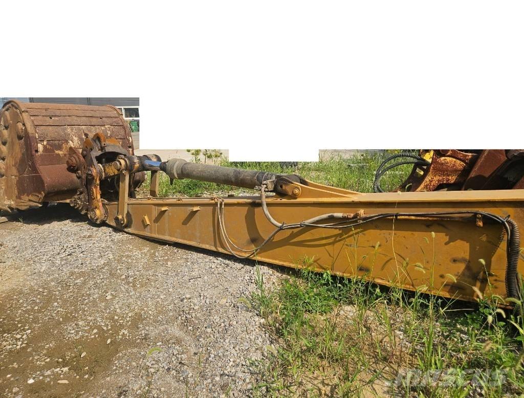 CAT 336D2L حفارات زحافة