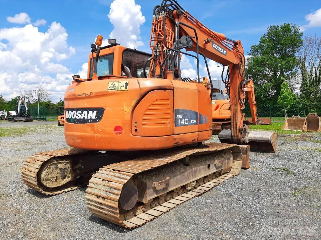 Doosan DX 140 LCR-3 حفارات زحافة