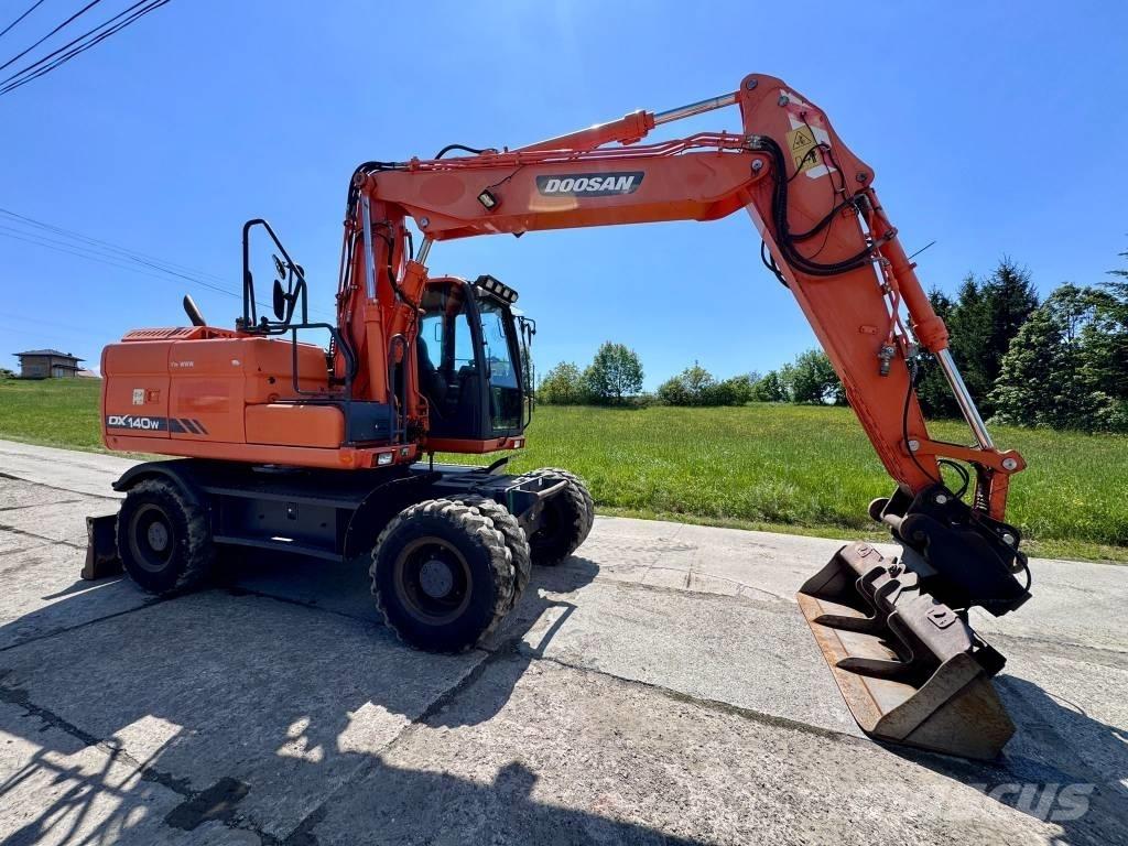 Doosan DX 140 W-3 حفارات بعجل